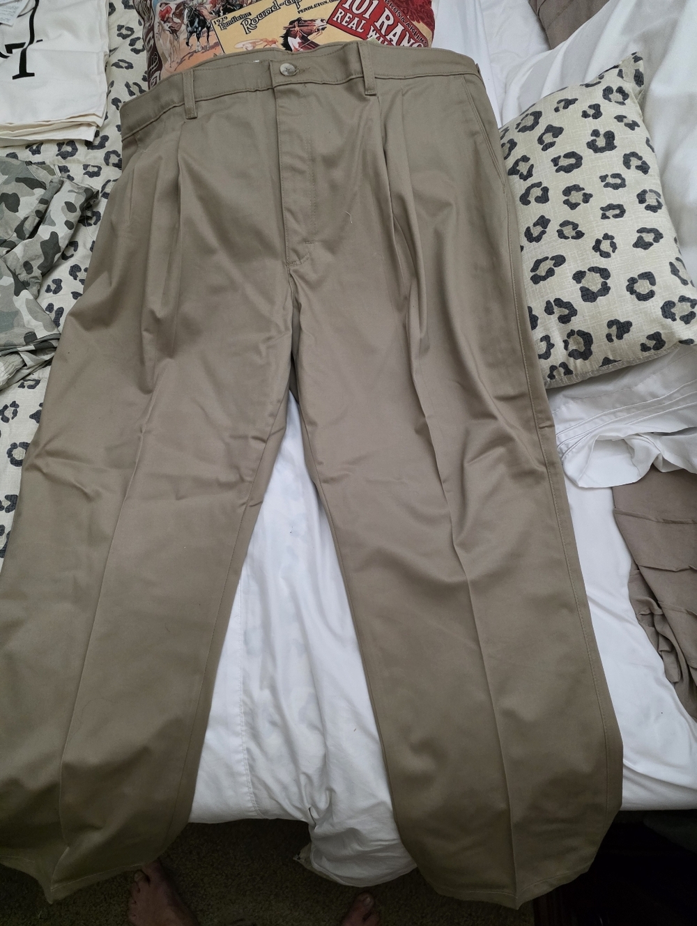 Wrangler Men's Pleated Chino Pants - Khaki